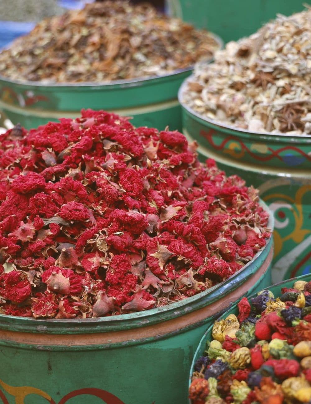 Bulk spices displayed in open containers